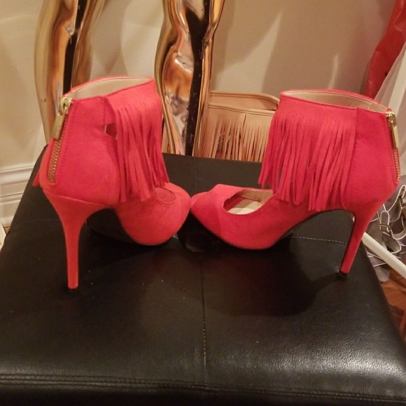 Shoes - Picture 2 of 4